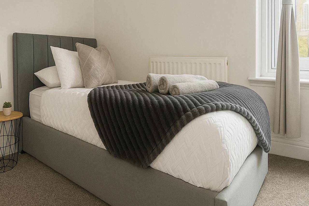 Entire holiday apartment, 1 Bed Flat - Sleeps 3 - Parking - Pet friendly in South Shields, South Tyneside