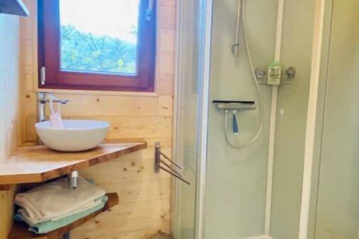Cabane en bois pour 4 personnes, avec terrasse et jardin, animaux acceptés en Ardèche - 3