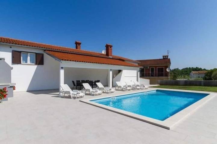 Ferienhaus für 6 Personen, mit Garten und Pool