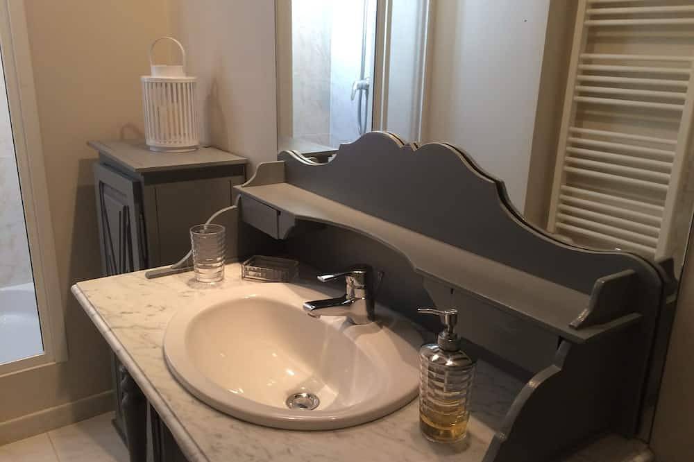 Maison périgourdine,au calme,et Piscine Privative Écologique eau naturelle,Wifi in Tourtoirac, Périgord Blanc