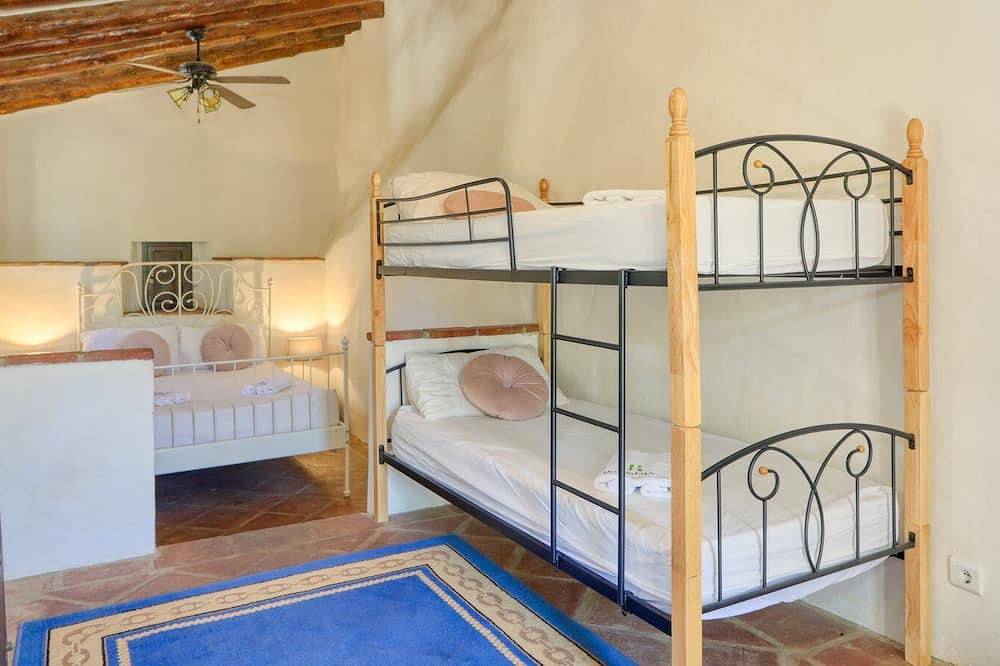 Cortijo Cuscurro Riogordo by Ruralidays in Riogordo, Provincia de Málaga