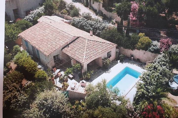 Villa pour 6 personnes, avec terrasse et jardin