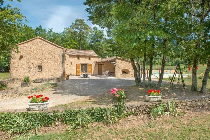 Location de vacances pour 14 personnes, avec piscine ainsi que terrasse et vue, animaux acceptés à Biron - 3