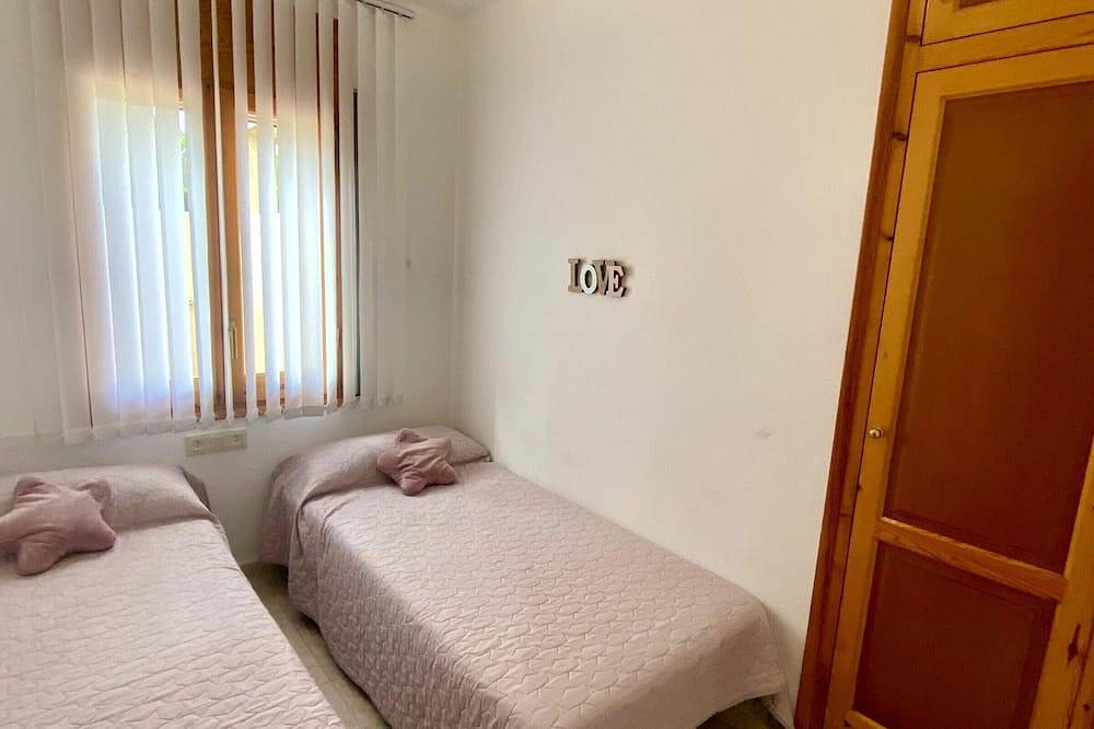 Villa avec Piscine près de la Mer – 4 Ch, 2 Sdb, Bbq, Jardin, Près du Port et Plages in Calafat, Costa Dorada