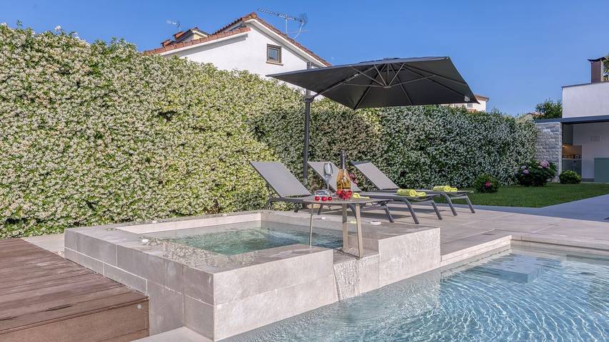 Villa für 8 Personen, mit Pool und Terrasse sowie Garten in Poreč - 4