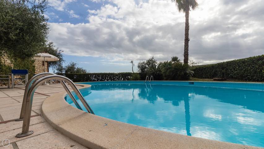 Ferienwohnung für 4 Personen, mit Garten und Pool in Finale Ligure Gemeinde