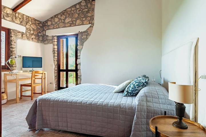 Location de vacances pour 12 personnes, avec jacuzzi et jardin à Giove - 2