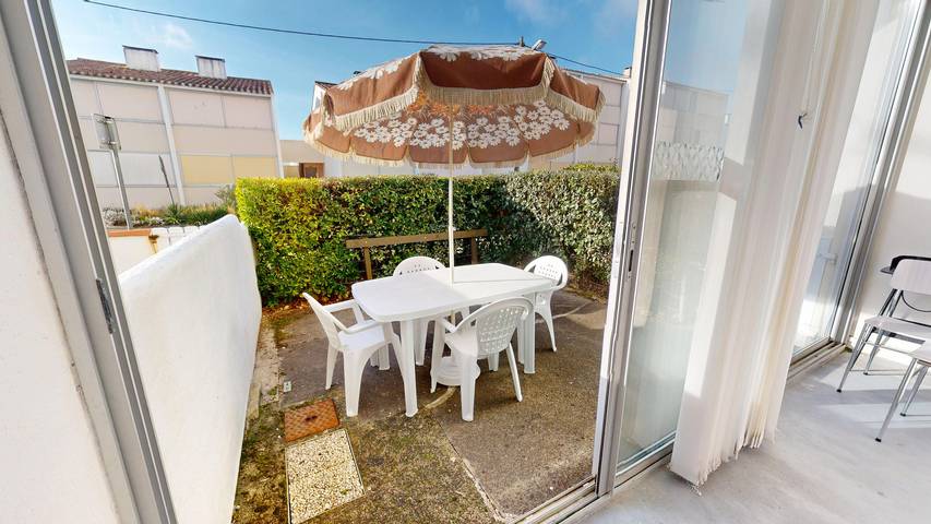 Gîte pour 4 personnes, avec terrasse dans Plage des Becs