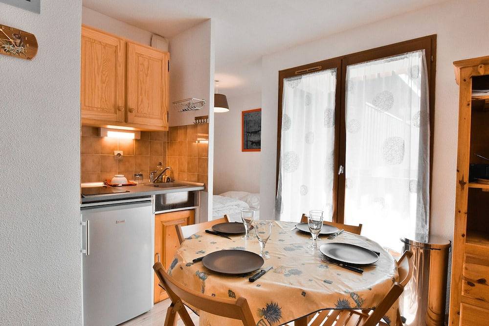Entire apartment, Cozy Apartment Near Ski Lifts and Hiking Trails in Bernex in Bernex, Thonon-les-Bains region