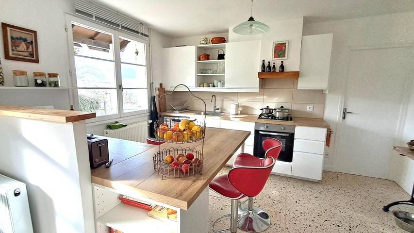 Location de vacances pour 6 personnes, avec Terrasse ainsi que Jardin et Vue à Reilhaguet - 4