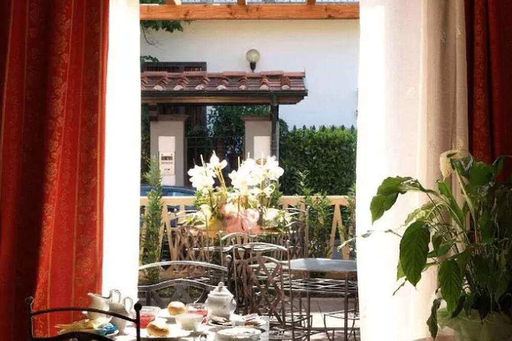 Beautiful Double Room in Montecatini Terme in Montecatini-Terme, Pistoia Province