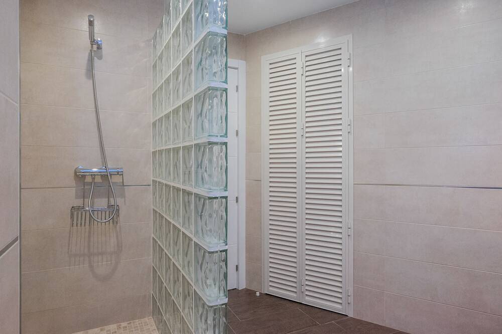 Hel lejlighed, Luxurious sea view apartment. in Torrox Costa, Torrox