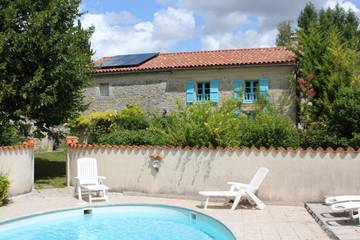 Gîte pour 5 personnes, avec piscine ainsi que jardin et terrasse, animaux acceptés en Charente-Maritime