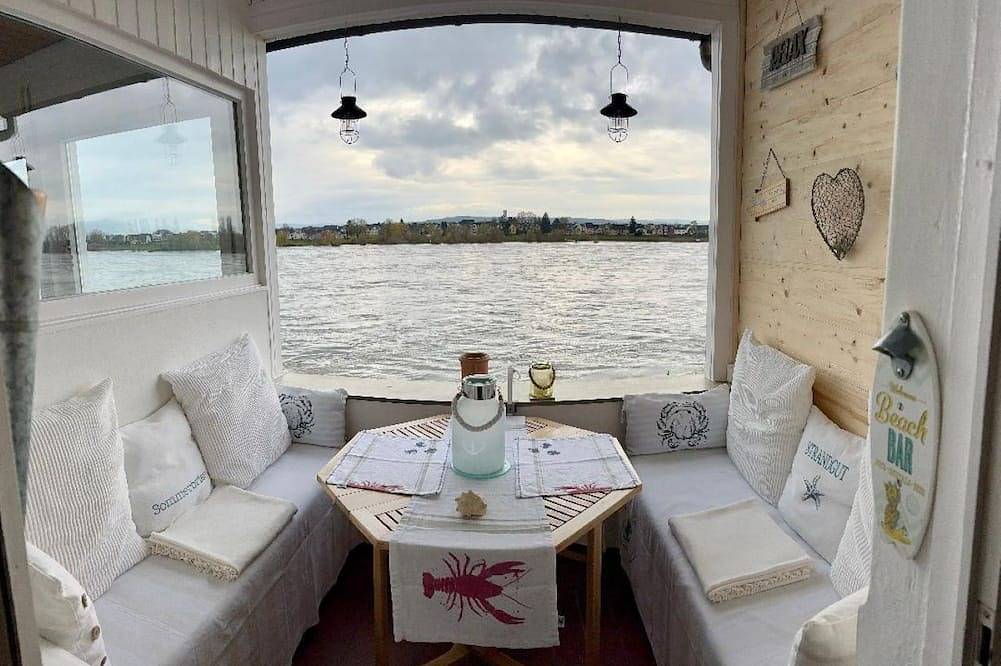 Ganze Wohnung, Villa Rheinstein Am Schloss Engers - Exklusive Ferienwohnung mit Rheinblick in Neuwied, Osteifel