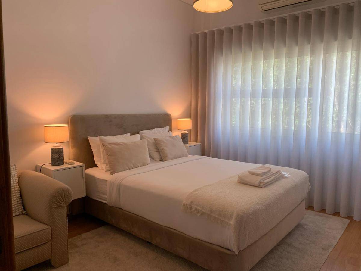 Apartamento inteiro, Sea View Family Apartment - Balcony - Free Parking - Walk to Beach in Cascais e Estoril, Costa de Lisboa