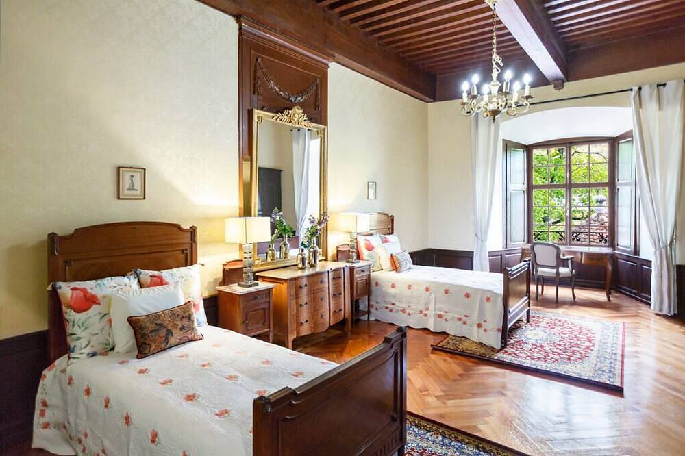 Antique apartment in the Xv century Castle in Clarens (Genf), Montreux