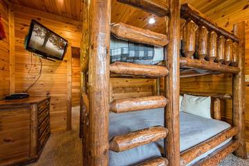 Log Cabin for 28 People in Gatlinburg, Sevier County, Photo 3