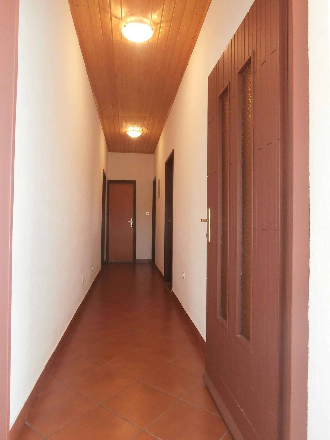 Ganze Ferienwohnung, Ferienwohnung mit Klimaanlage und Internet in Starigrad Paklenica, Starigrad