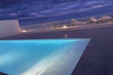 Gîte pour 2 personnes, avec piscine et terrasse, adapté aux familles à Villeneuve-Loubet