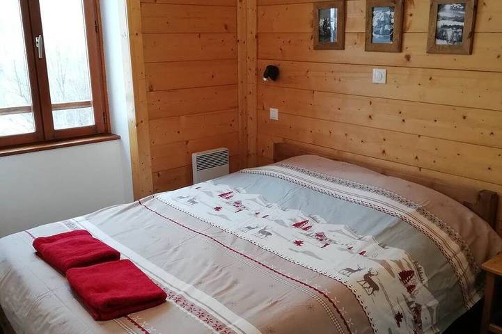 Entire apartment, Gîte 1- 8 persons- 4 bedrooms- Covered terrace in Valmeinier, Saint-Jean-de-Maurienne region