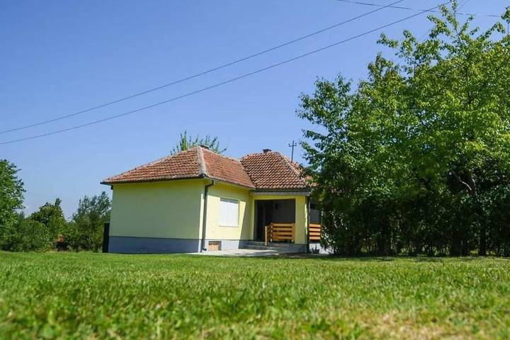 Location de vacances pour 7 personnes, avec jardin ainsi que sauna et vue à Kladovo