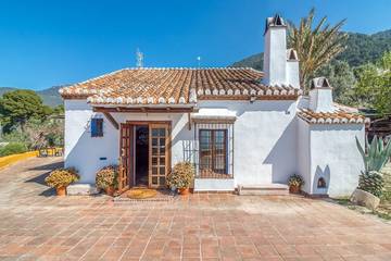 Casa rural para 6 personas, con terraza y jardín, Se admiten mascotas en Alcaucín