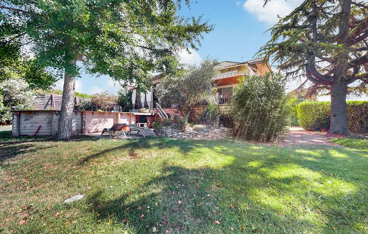 Appartement avec vue sur la montagne, parking et piscine in Lamotte-du-Rhône, Vaucluse