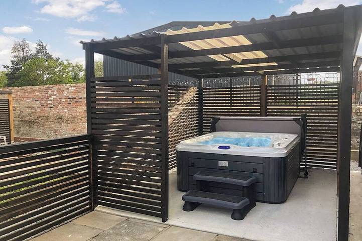 Cottage for 2 people, with hot tub in Suffolk