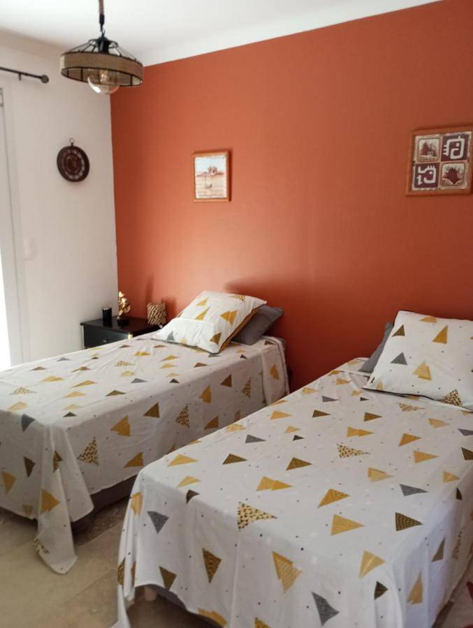 Location de vacances pour 2 personnes, avec Terrasse et Jardin ainsi que Piscine et Vue à Gallargues-le-Montueux