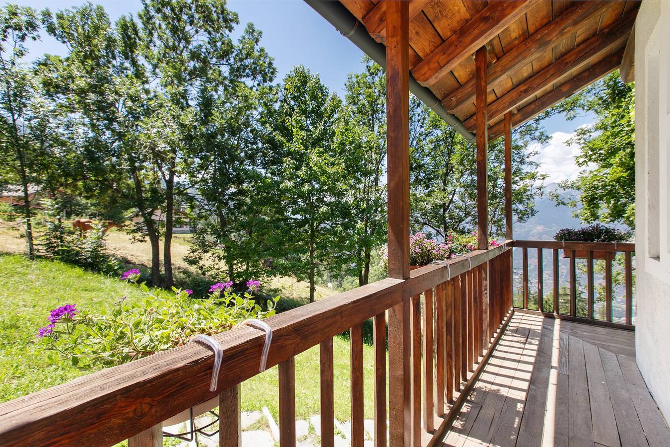Apartamento entero, Apartamento 'L'abri' con vistas a la montaña, jardín compartido y Wi-Fi in La Cerise (Gressan), Comune di Gressan