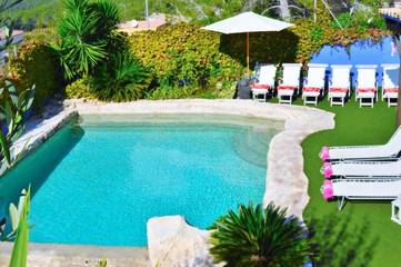 Casa rural para 22 personas, con jardín además de vistas y piscina en San Pedro de Ribas