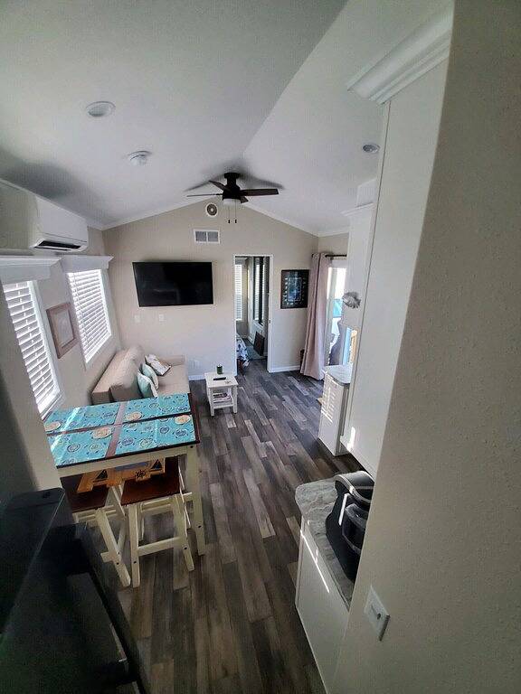 Waterfront 2 bedroom 1 bath with boat slip in Everglades