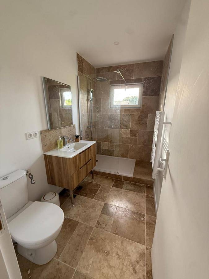 Location de vacances pour 8 personnes, avec piscine et jardin à Sadirac - 2