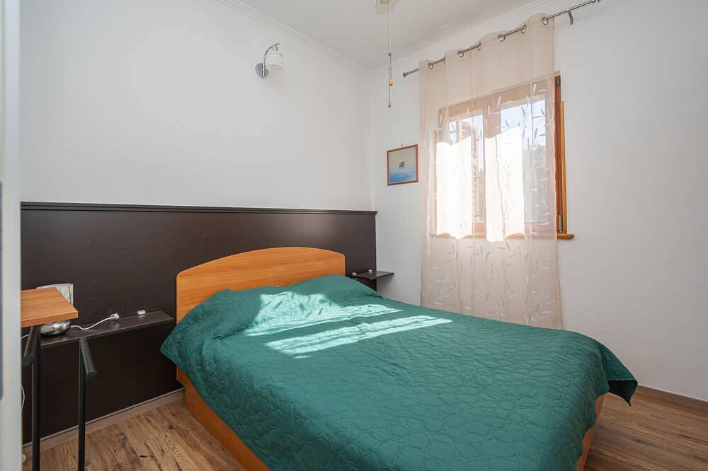 Ganze Wohnung, 2-Zimmer-Ferienwohnung am Strand Veli Rat, Dugi otok (A-438-a) in Veli Rat, Dugi Otok