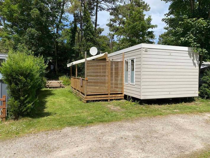 Camping pour 6 personnes, avec jardin ainsi que vue et piscine, animaux acceptés