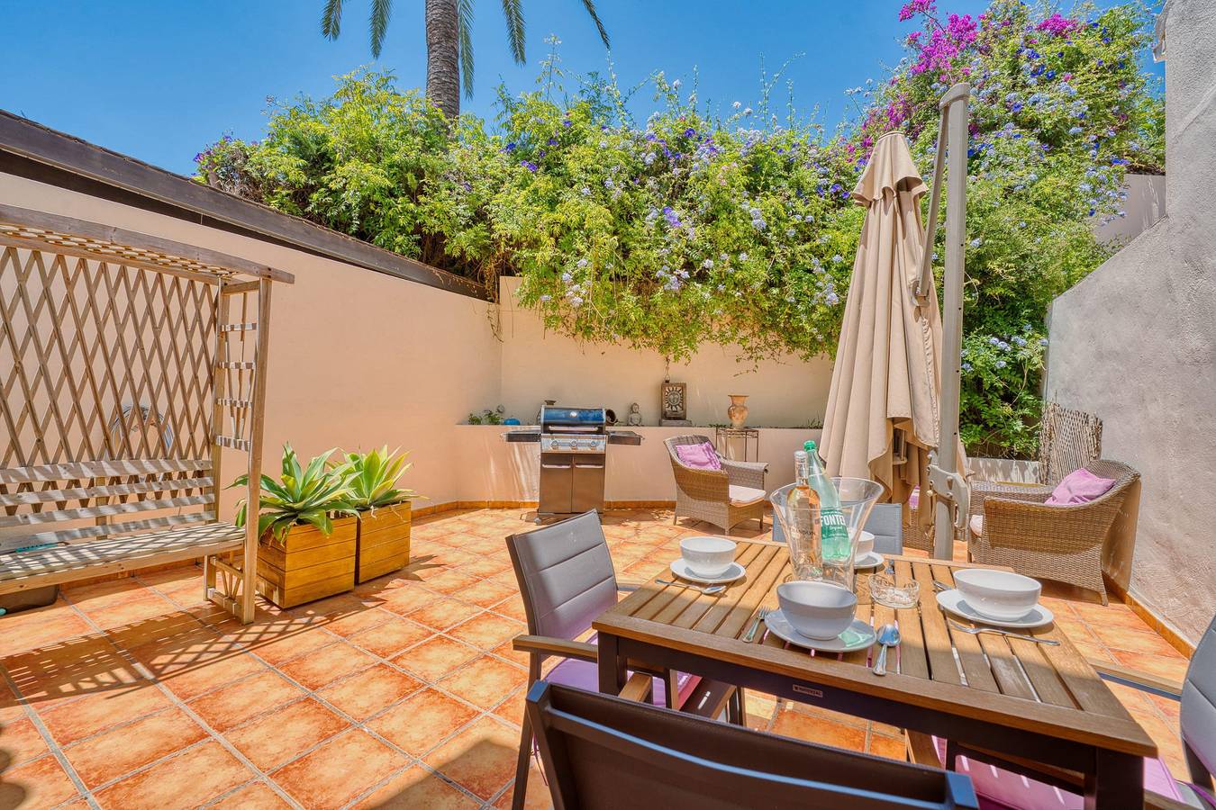 1107 Elegant Beachfront House with Pool in Las Chapas, Marbella