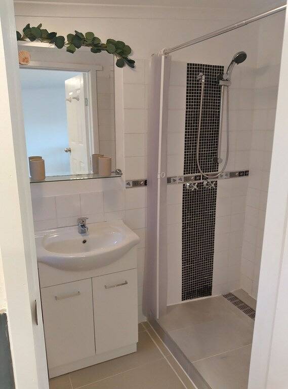 Peaceful Pet Friendly! cottage set on 1 acre - 5 mins from beach in Hobart, Tasmanien