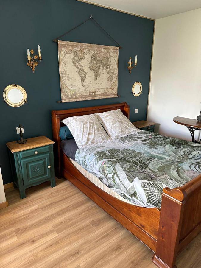 Double Room with Private Bathroom in Caurel, Région de Guingamp