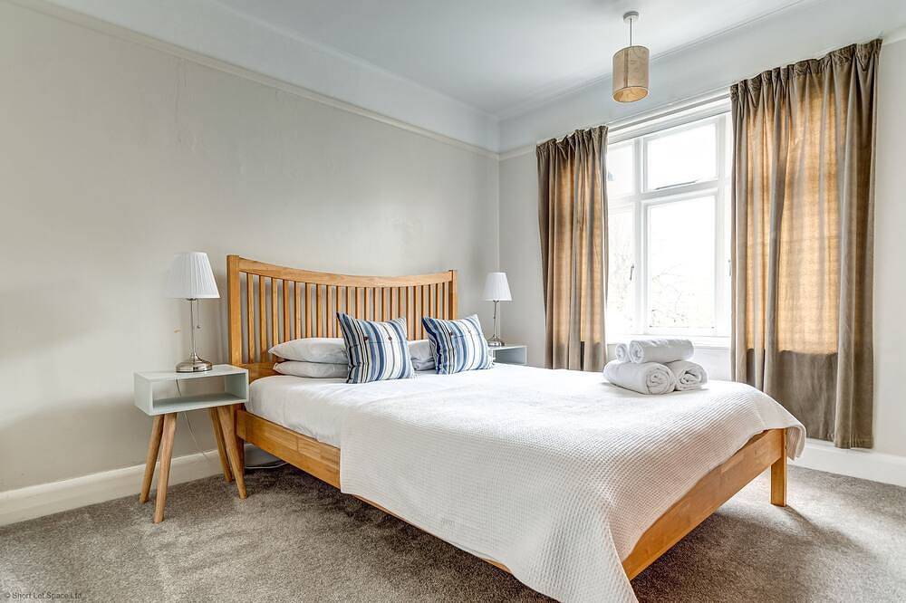 Lavender House | Oxford Holiday Let | 2 Bed & Sleeps 4 in Oxford, Oxfordshire