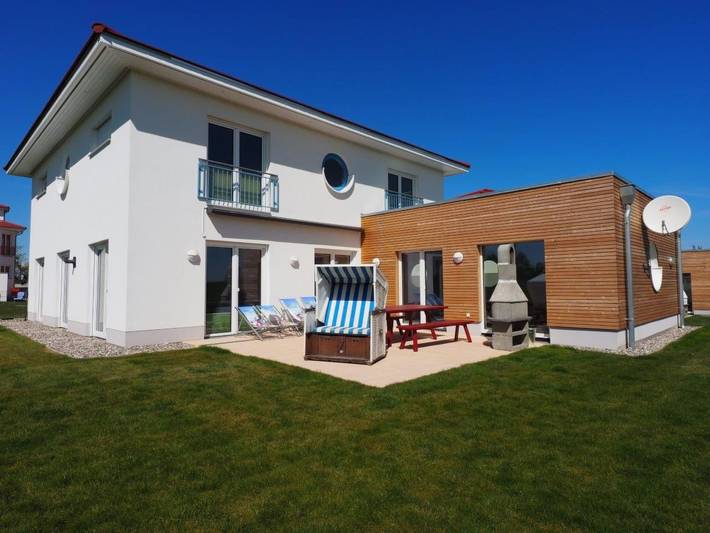 Ferienhaus für 8 Personen, mit Terrasse und Garten sowie Pool und Sauna in Hohen Wieschendorf