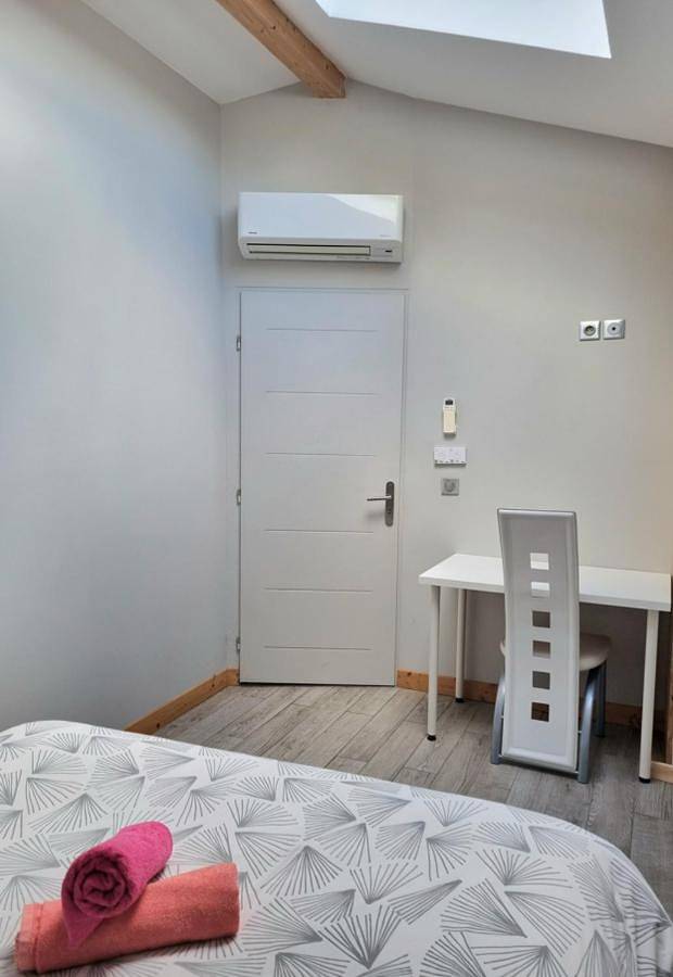 Gîte pour 6 personnes, avec vue ainsi que piscine et terrasse à Tossiat - 3