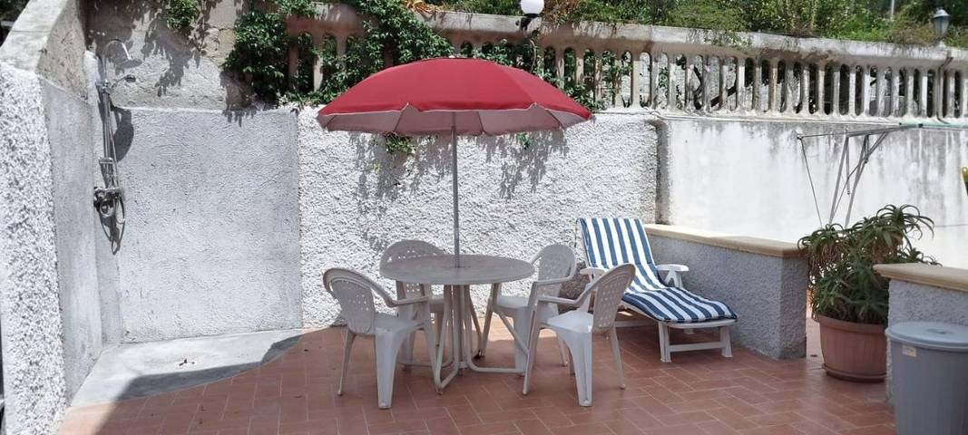 Casa vacanza per 5 persone, con giardino e panorama in Nocera Terinese