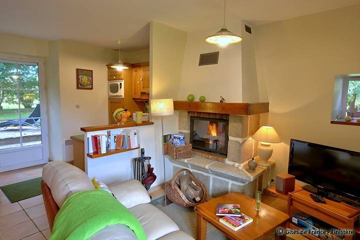 Gîte pour 2 personnes, avec terrasse ainsi que jardin et jacuzzi à Quéménéven - 2