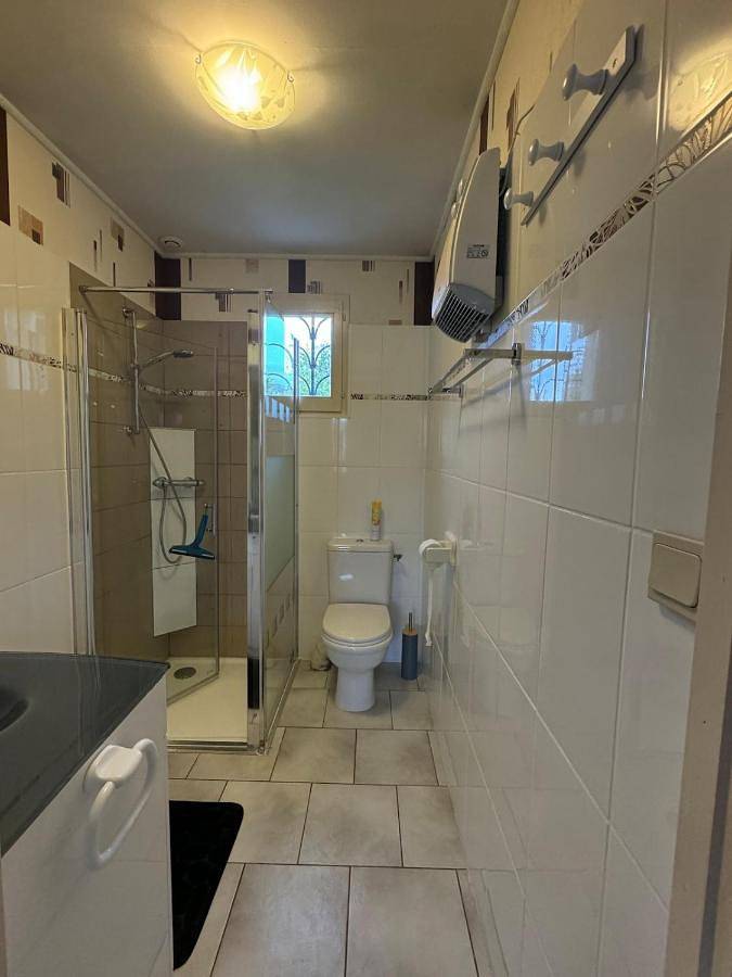 Location de vacances pour 4 personnes, avec jardin et terrasse, animaux acceptés à Bourg-de-Sirod - 3