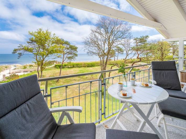 Ferienwohnung für 3 Personen, mit Seeblick und Balkon sowie Ausblick in Juliusruh