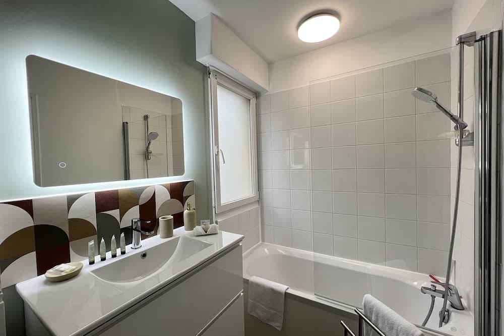 Apartamento entero, Apartamento-Baño privado con bañera-L'Evasion in Calais, Región de Calais