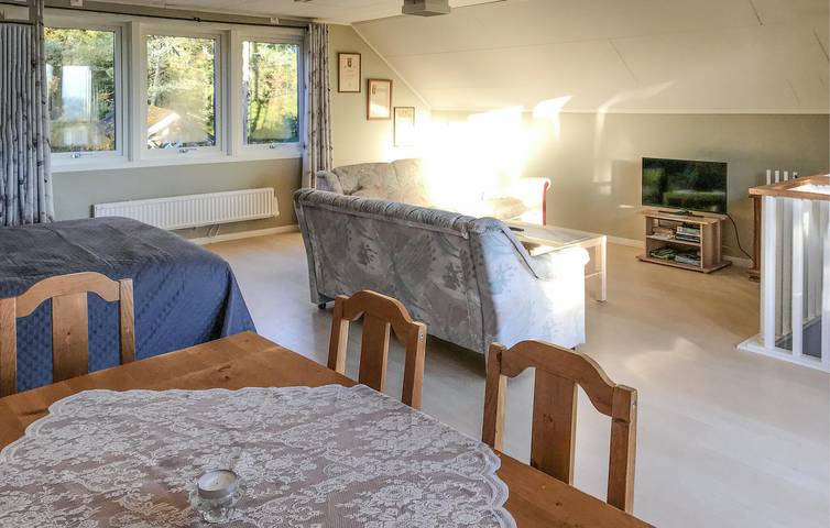 Hus för 6 Personer med terass in Marks kommun, Västergötland