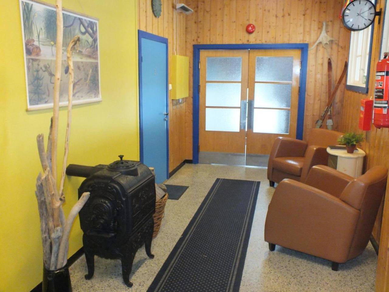 Ganze Wohnung, Studio Apartment with Shared Bathroom (5 Adults) in Drangedal
