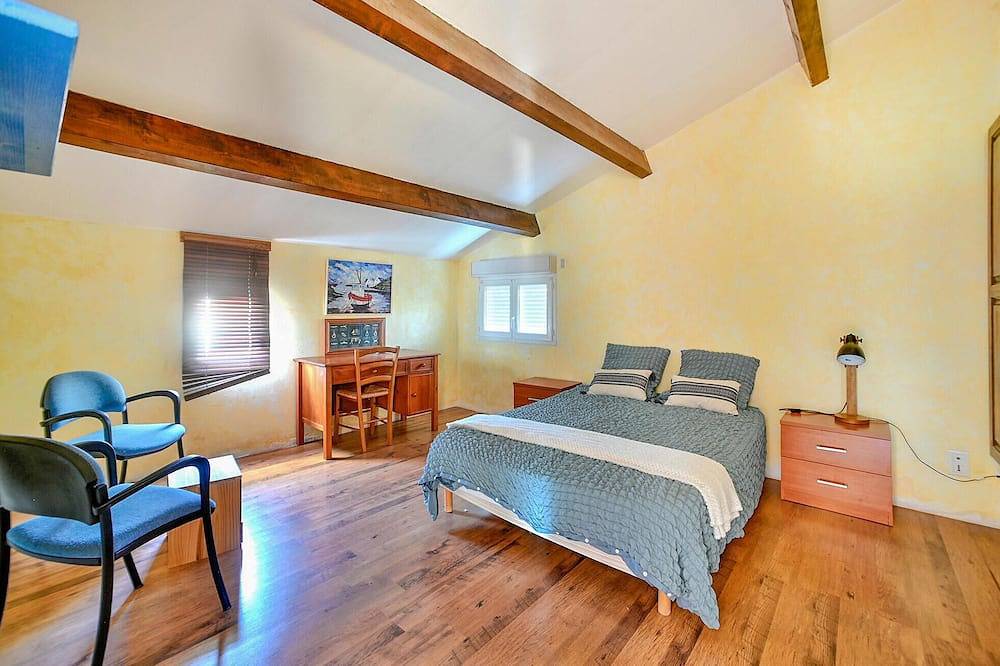 Stunning home in Saint Martin de Crau in Saint-Martin-de-Crau, Arles region