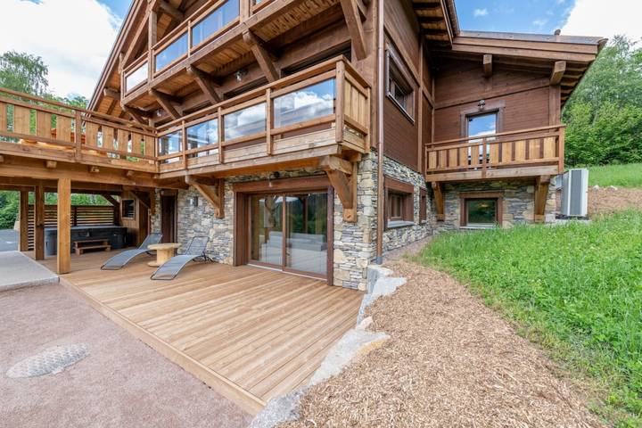 Chalet pour 12 personnes, avec jacuzzi ainsi que balcon et sauna, adapté aux familles à Gérardmer - 2